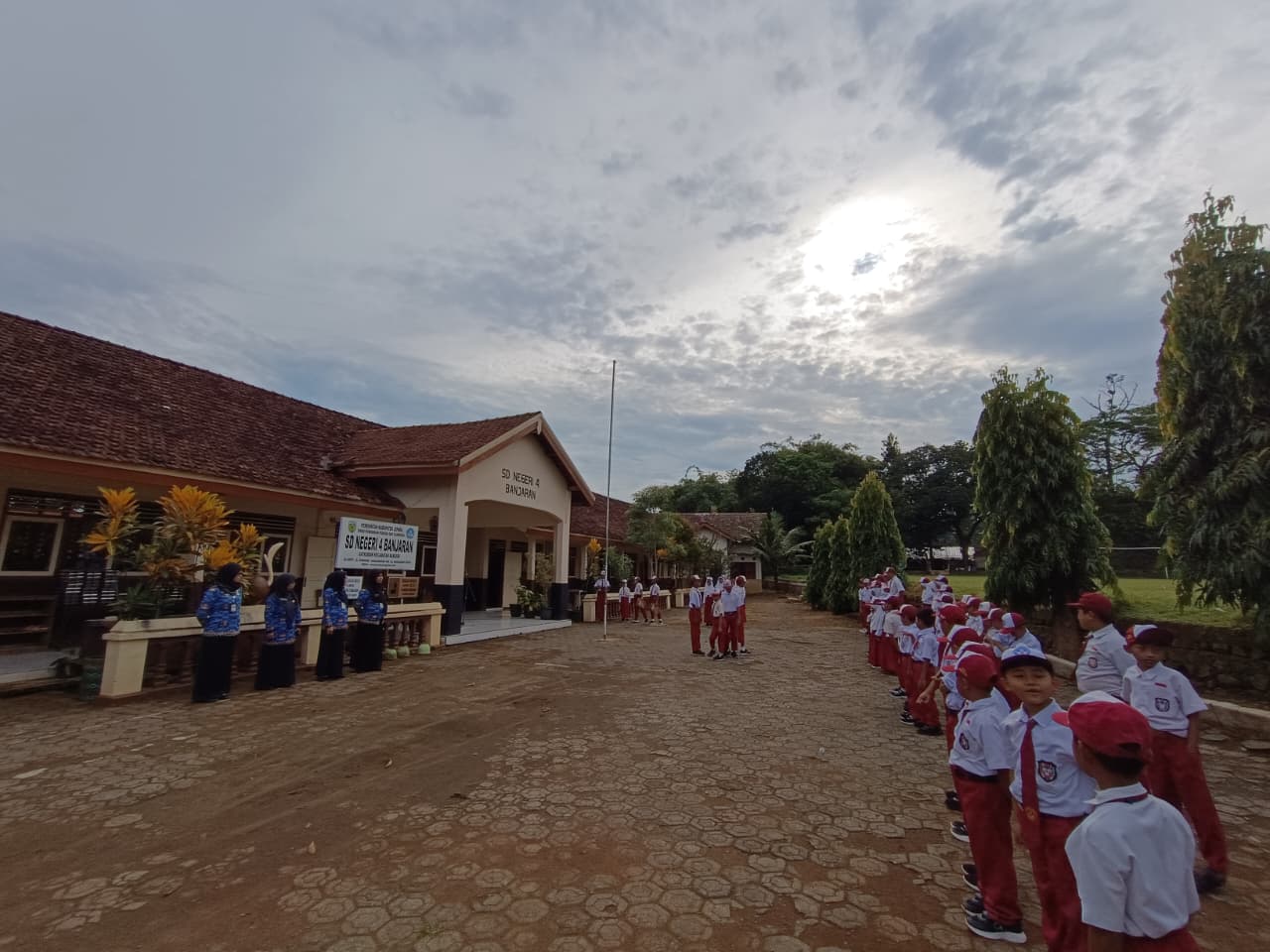 Upacara Bendera Hari Senin